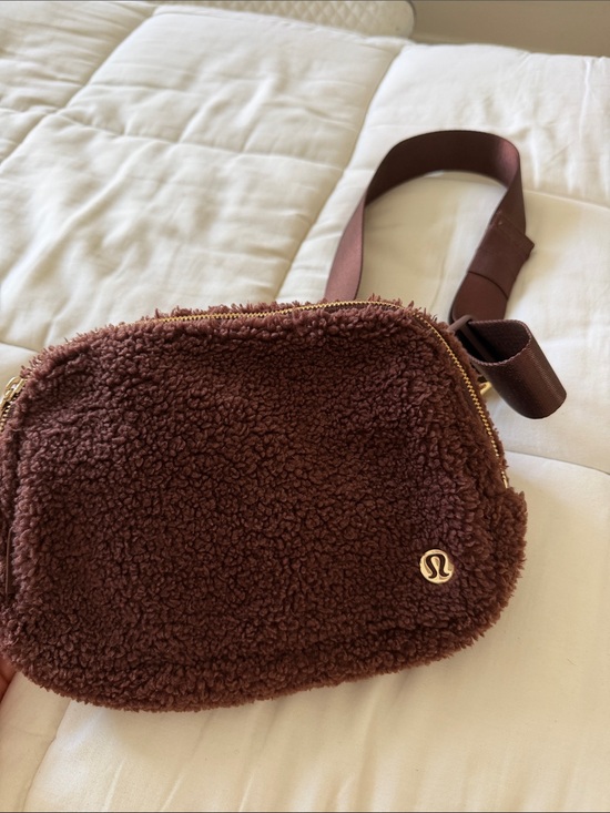 lululemon athletica Handbags - Like new- Lululemon athletica  Brown Sherpa Belt Bag